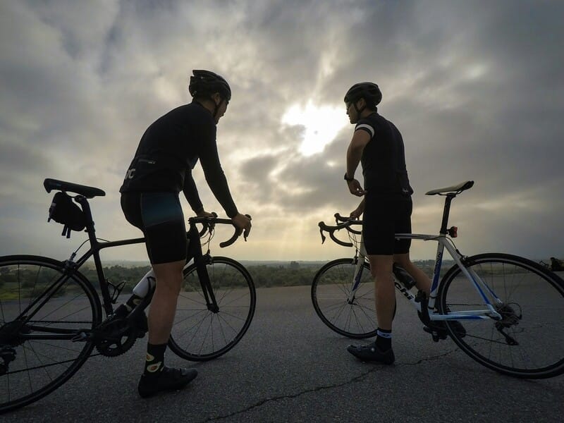 Trening kolarski PaceLab – kolarz na rowerze szosowym