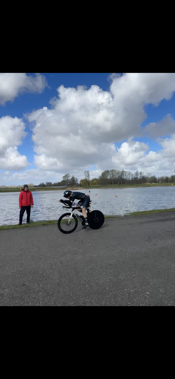 Tomek na rowerze Cervelo TT podczas RBR Rotterdam