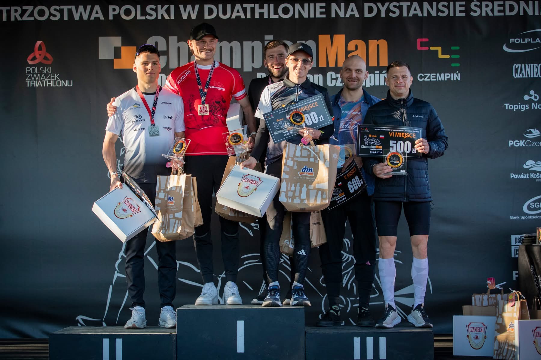 Podium mistrzostw Polski w duathlonie Czempiń 2026 - top 6 zawodników